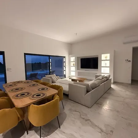 Modern With Private Pool In Bergerac